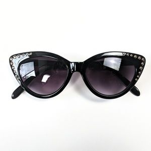 AJ Morgan | Studded Cat Eye Fashion Sunglasses